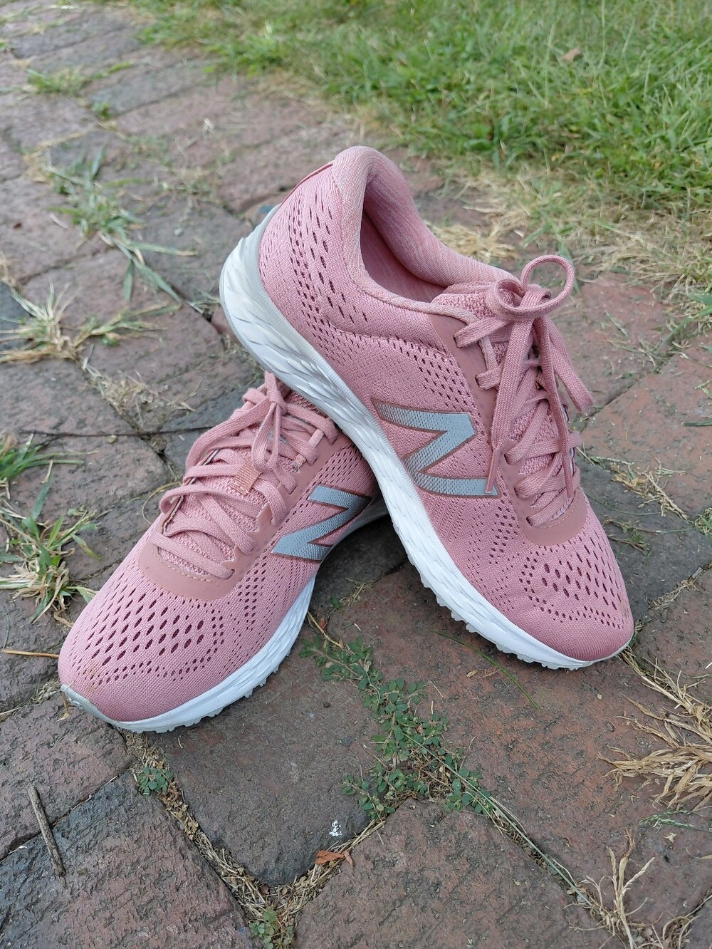 New Balance Fresh Foam Arishi V1 pink dusted peach & gray sneakers Womens 7